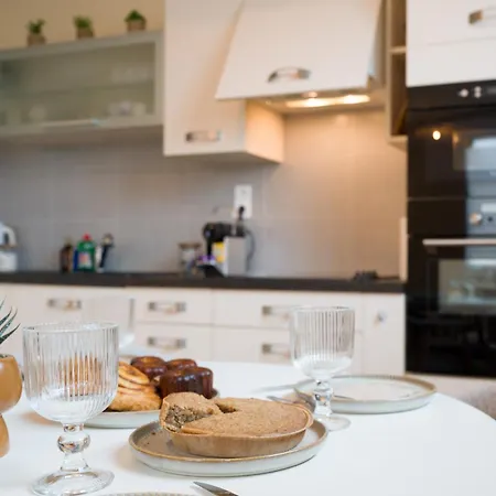 Le Secret De Notre-dame, Maison Avec Garage Privé Hébergement de vacances