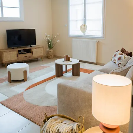 Le Secret De Notre-dame, Maison Avec Garage Prive Vakantiehuis *
