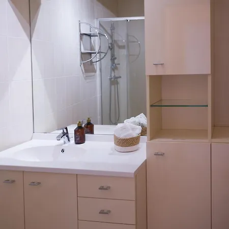 Le Secret De Notre-dame, Maison Avec Garage Prive Vakantiehuis *